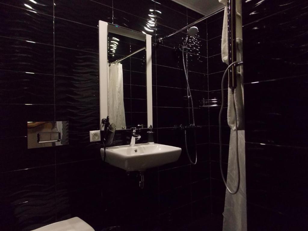 photo1