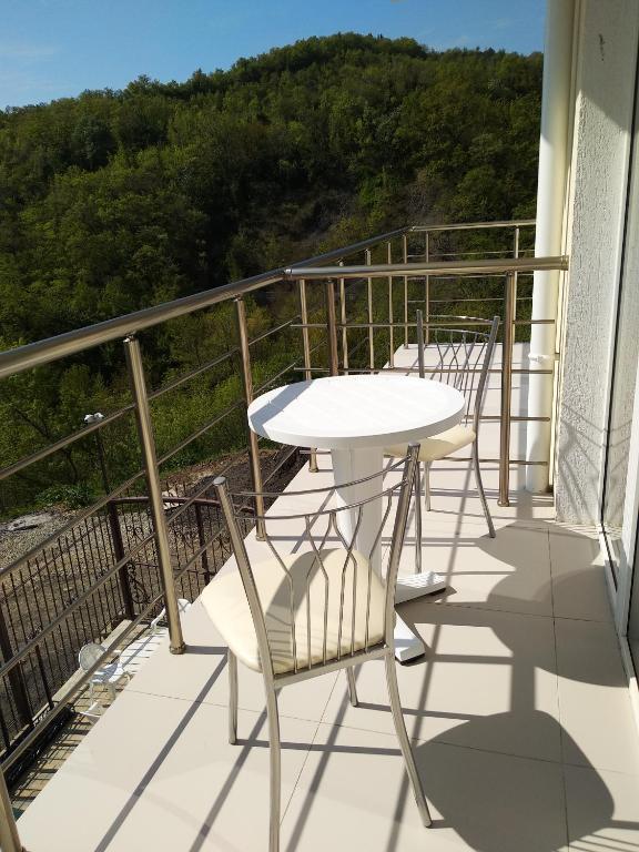 photo1