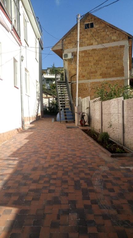 photo1