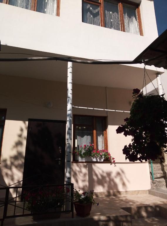photo1