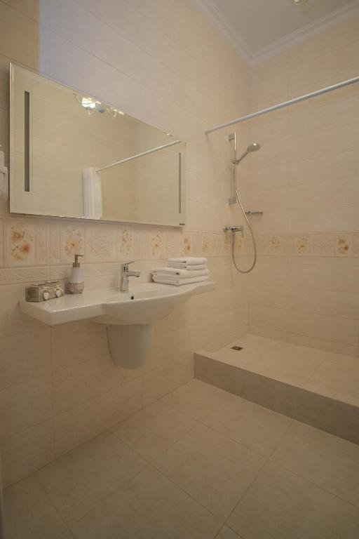 photo1