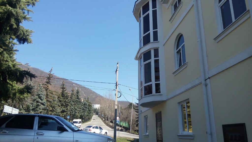 photo1