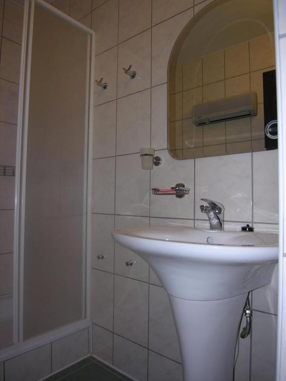 photo1