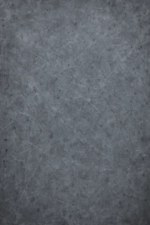 Superficie con variedad de texturas y pequeñas grietas de color gris oscuro
