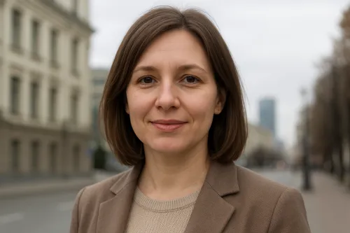 Woman with short hair against the backdrop of city architecture