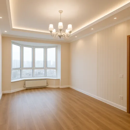 Amplia habitación en tonos claros con grandes ventanas