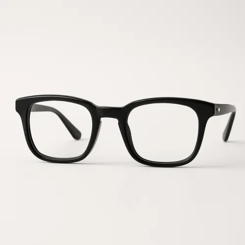 Gafas cuadradas negras con lentes transparentes sobre un fondo claro