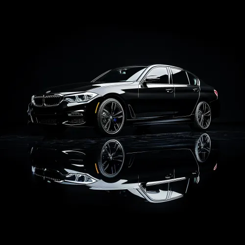 Elegante sedán negro BMW con reflejo en un fondo brillante
