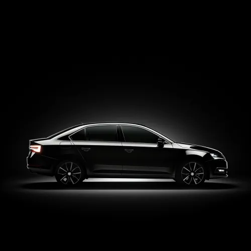 Elegante sedán negro con iluminación minimalista