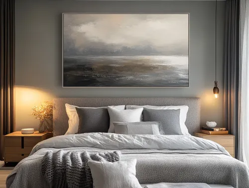 Elegante interior de dormitorio con un cuadro y tejidos texturizados