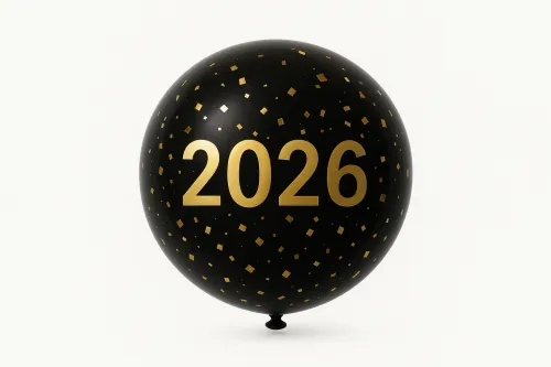 Чёрный шарик с золотым текстом 2026 и блестящими элементами