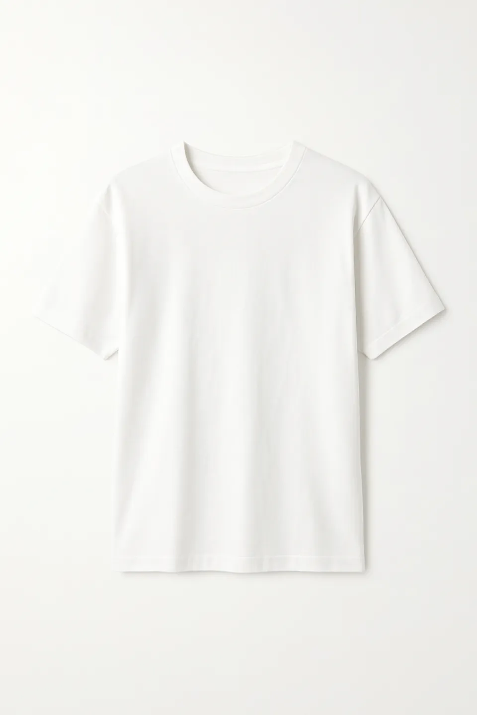 Camiseta blanca para hombre con cuello redondo y mangas cortas