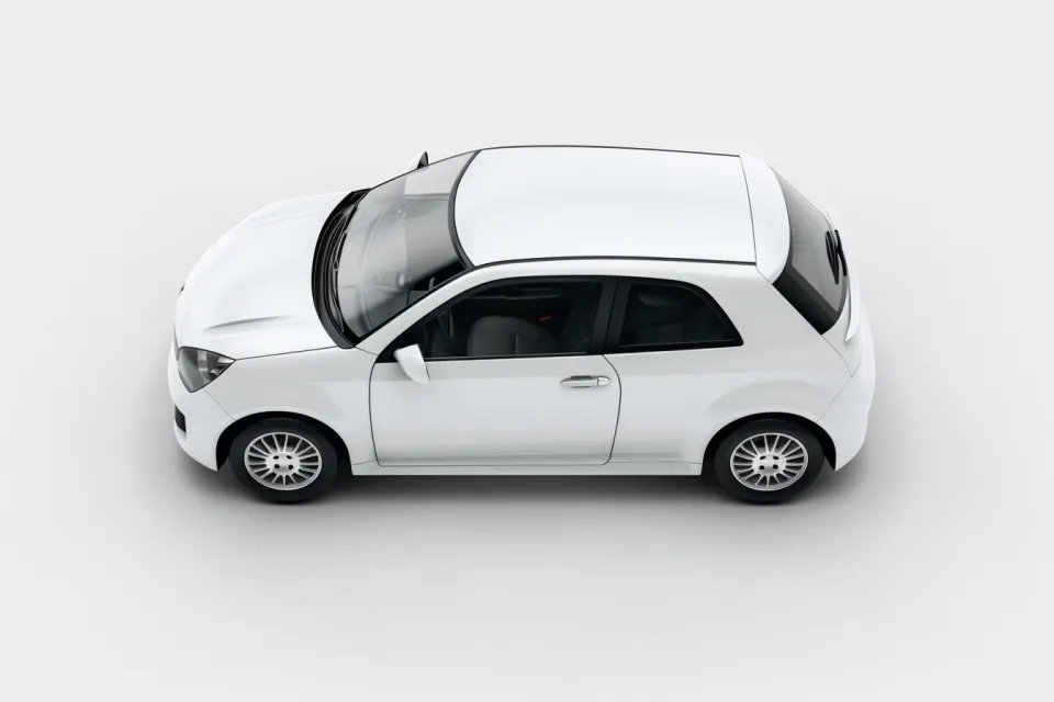 Vista superior de un automóvil compacto blanco de ciudad con ventanas negras