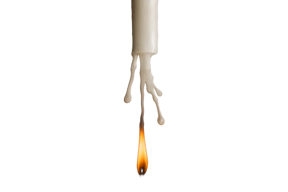 Фитильная лампа, поток огня снизу, темный фон