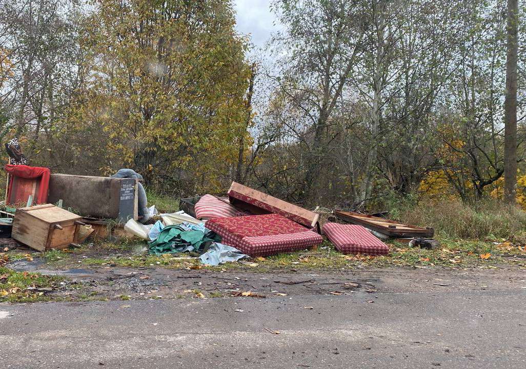 Свалка вокруг площадки