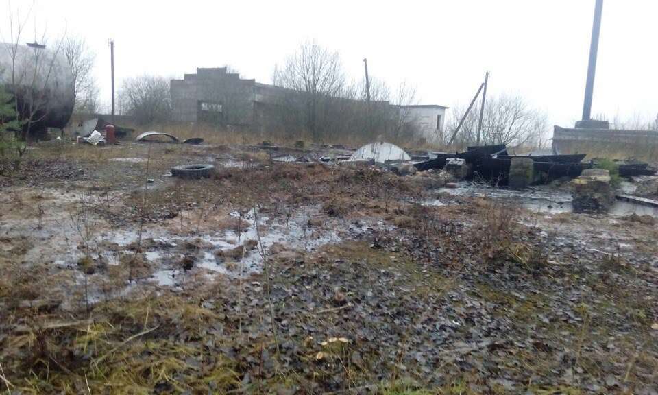 Разлив мазута в Большой Пустомерже