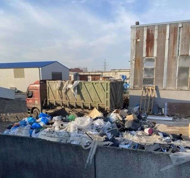Перегруз мусора в Васильково