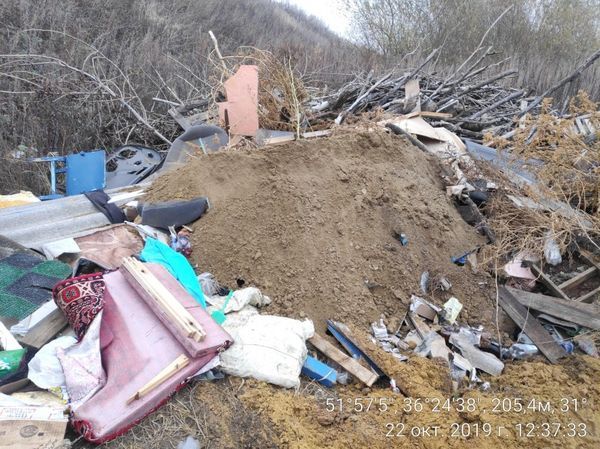 Свалка во 2-м Безлесном у старой фермы