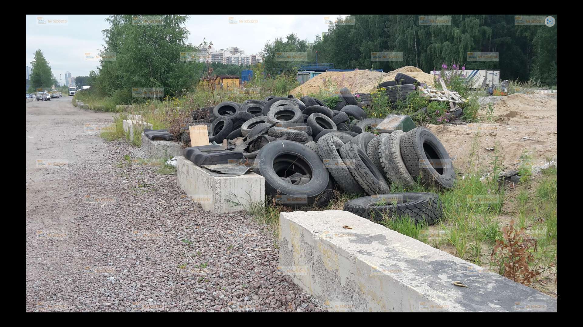 Свалка грузовых и легковых покрышек напротив Шуваловского проспекта, 32к2Б