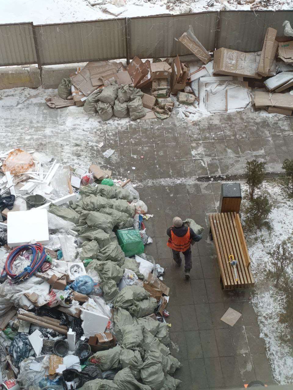 Свалка во дворе ЖК Тропарево парк