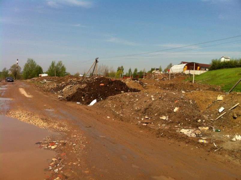 Свалка на Колхозной под ЛЭП