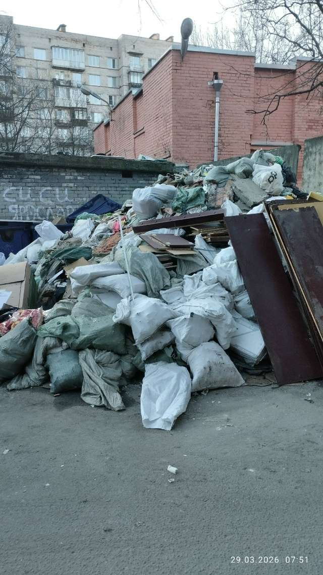 Свалка на месте контейнерной площадки
