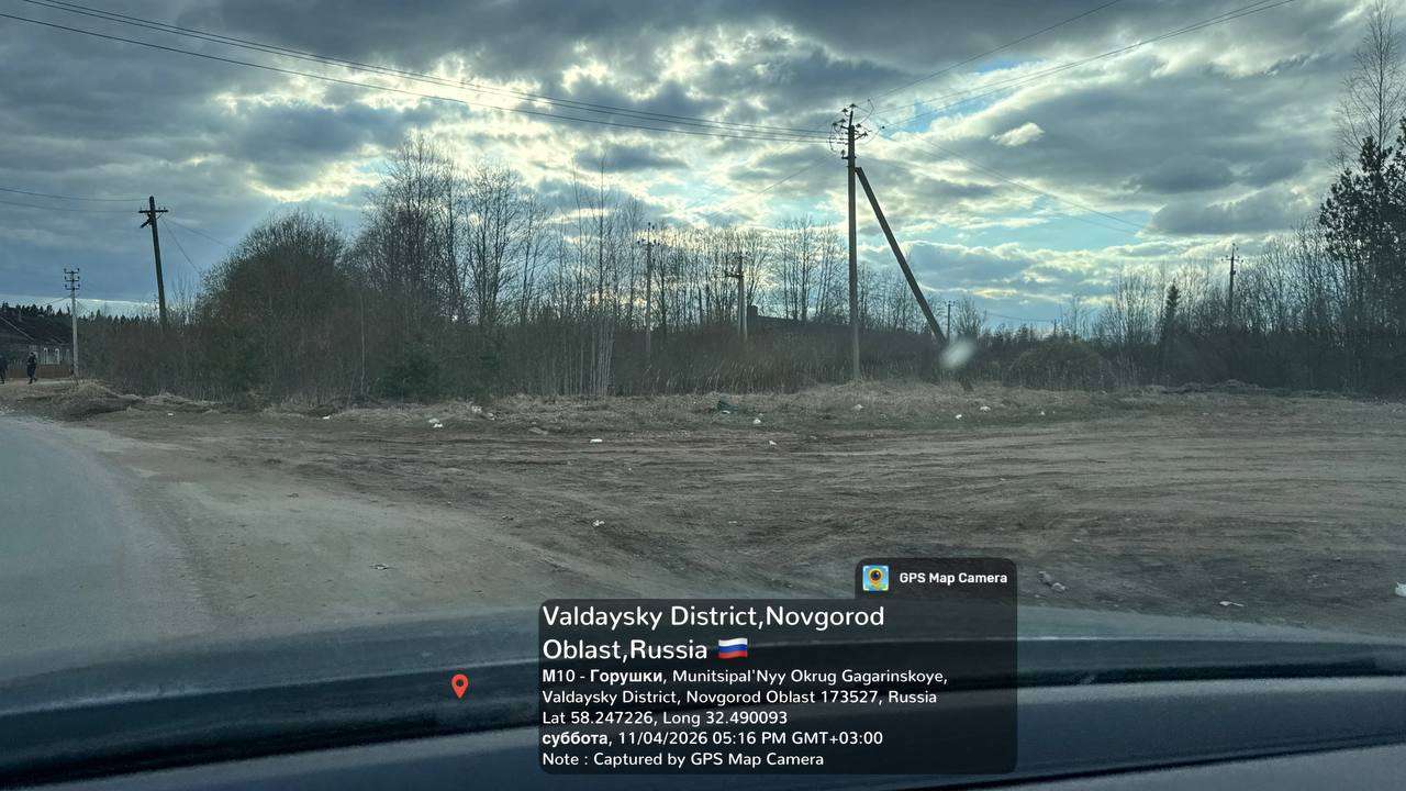 Мусор вокруг площадки