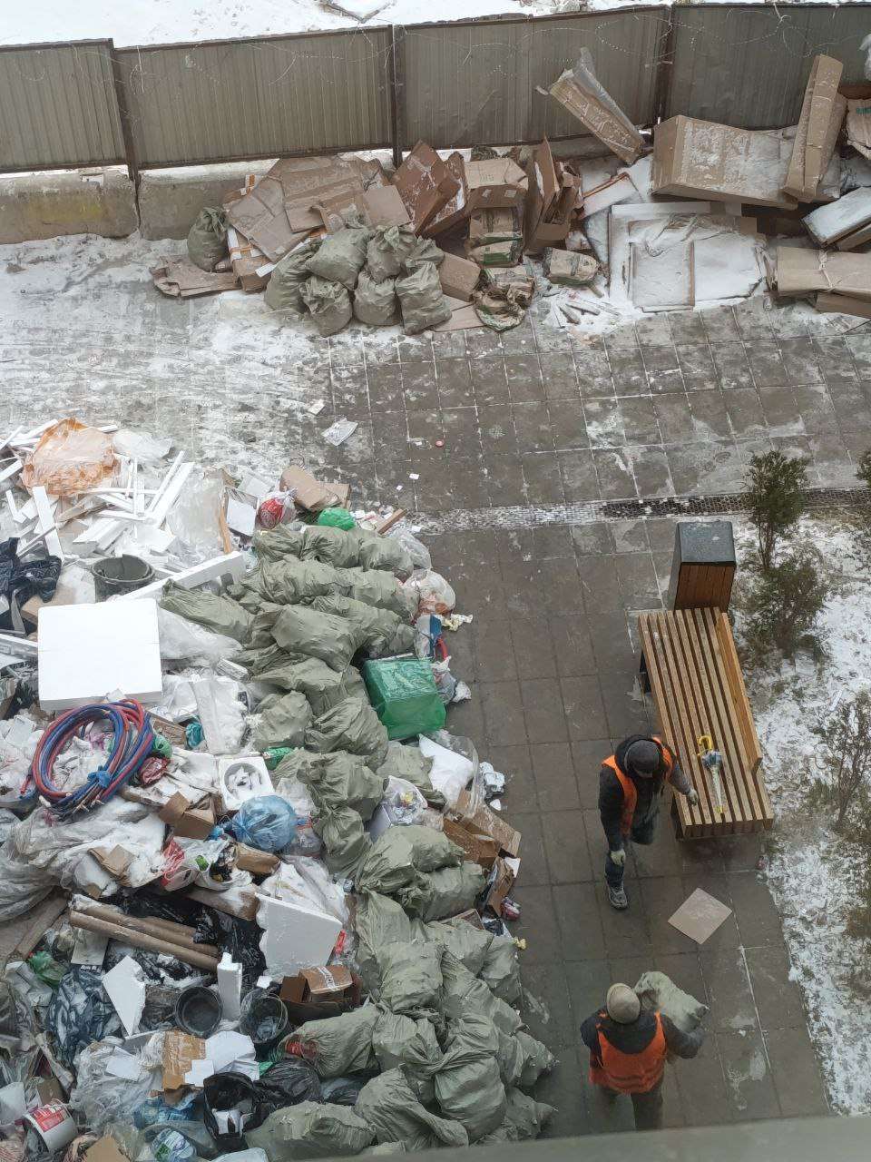 Свалка во дворе ЖК Тропарево парк