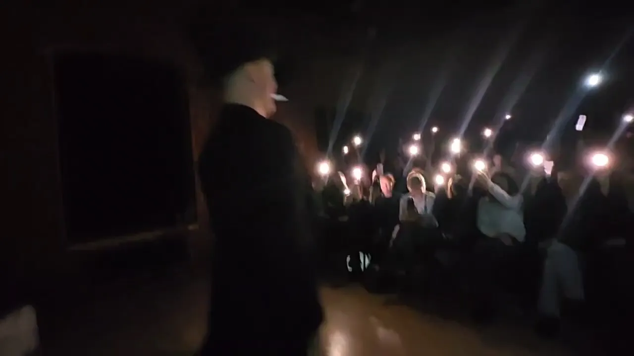 Иммерсивное световое шоу в&nbsp;театре: спектакль «Роман с&nbsp;эмигрантом»