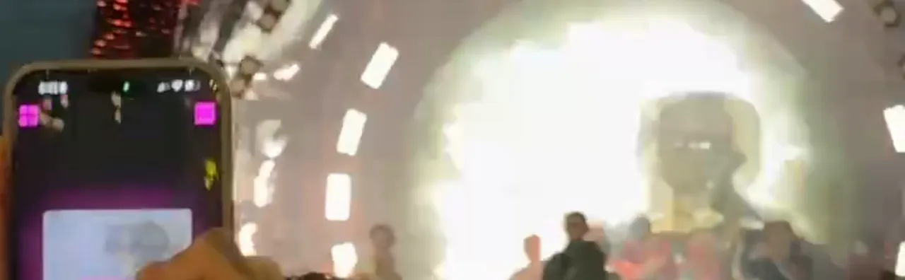 A&nbsp;flashlight show at&nbsp;PARI Fest: Kasseta’s set and&nbsp;a&nbsp;lesson about the&nbsp;announcement