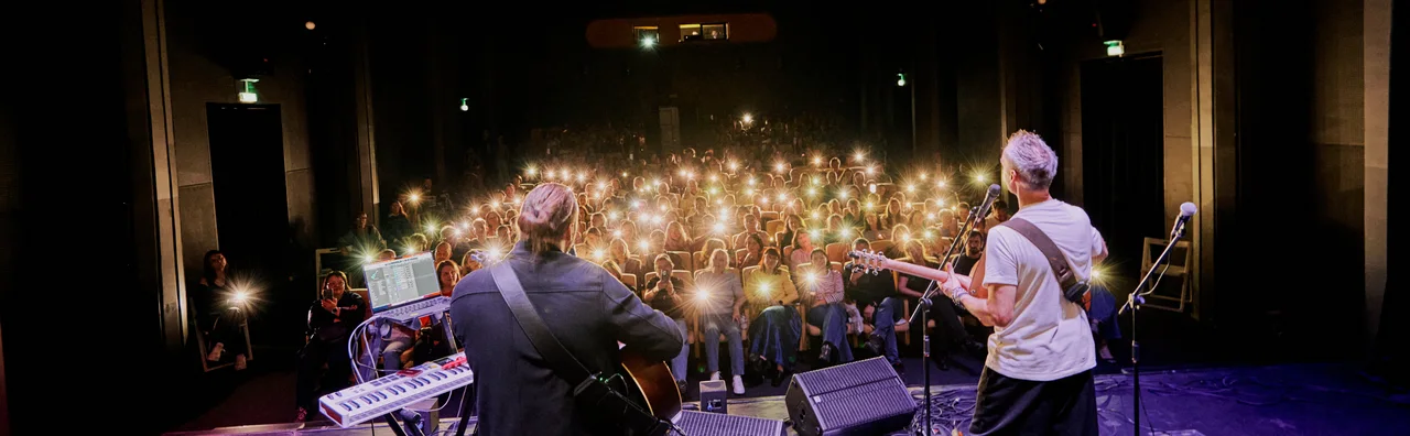 A&nbsp;flashlight show at&nbsp;the&nbsp;Pavel Pikovsky and&nbsp;Vasily Urievsky concert in&nbsp;Nizhny Novgorod