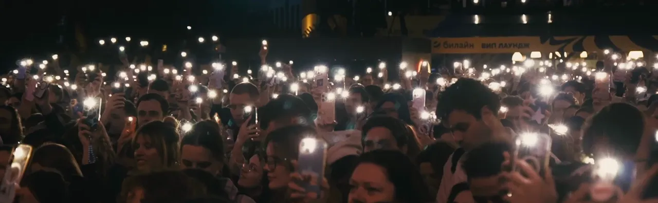 Concerts or&nbsp;football: where a&nbsp;flashlight show is&nbsp;needed more