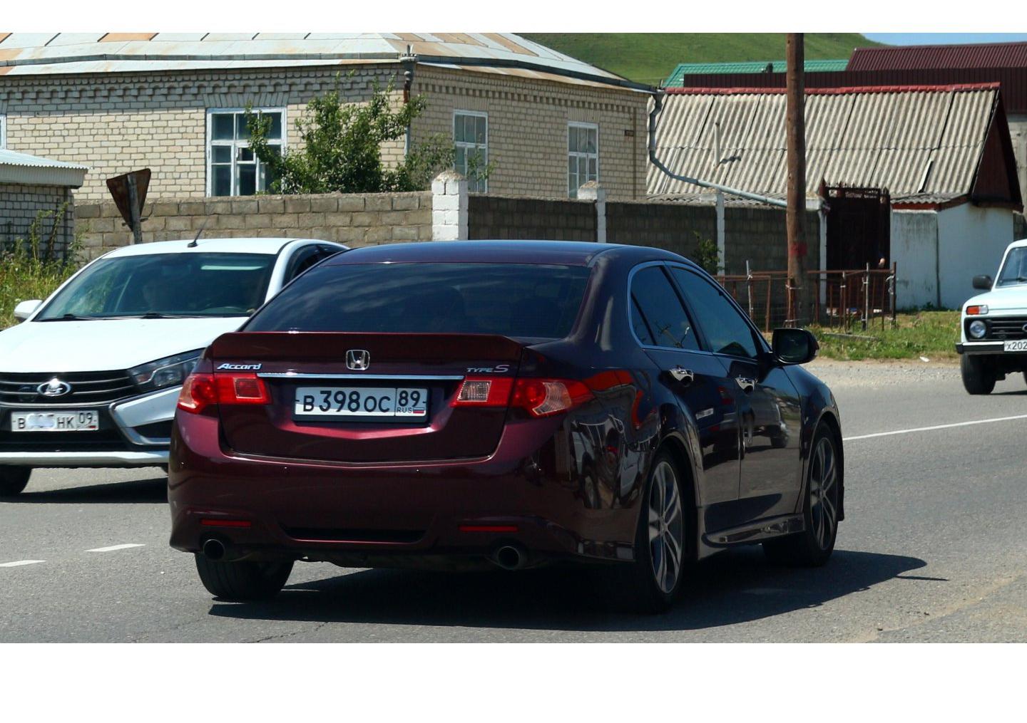 Автомобиль госномер В398ОС89