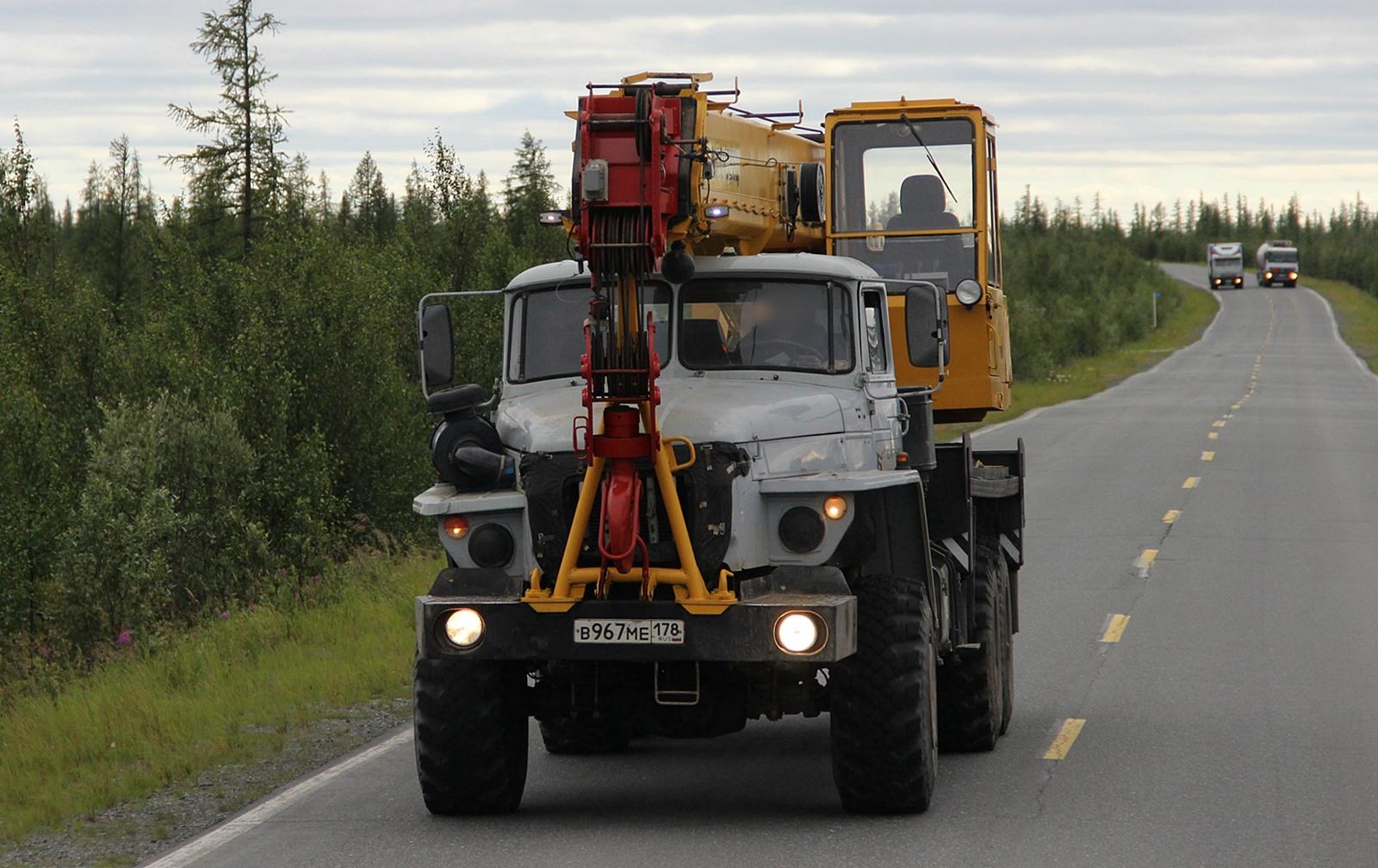 Автомобиль госномер В967МЕ178