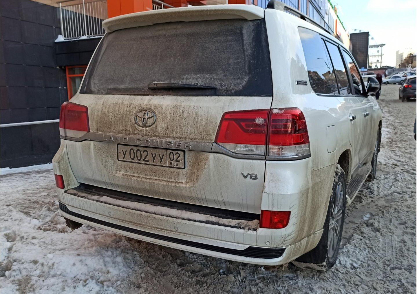 Автомобиль госномер У002УУ02