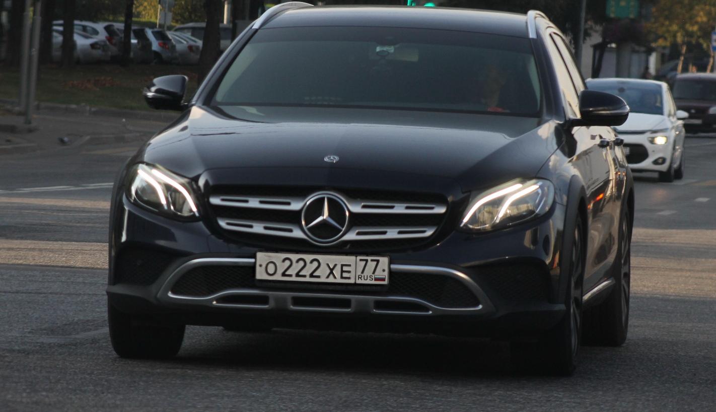 Автомобиль госномер О222ХЕ77