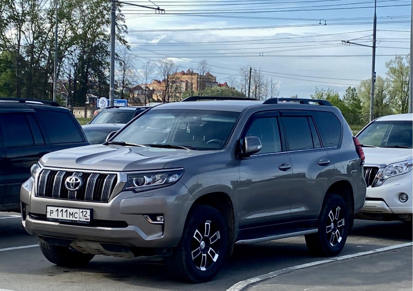 Автомобиль госномер Р111МС12