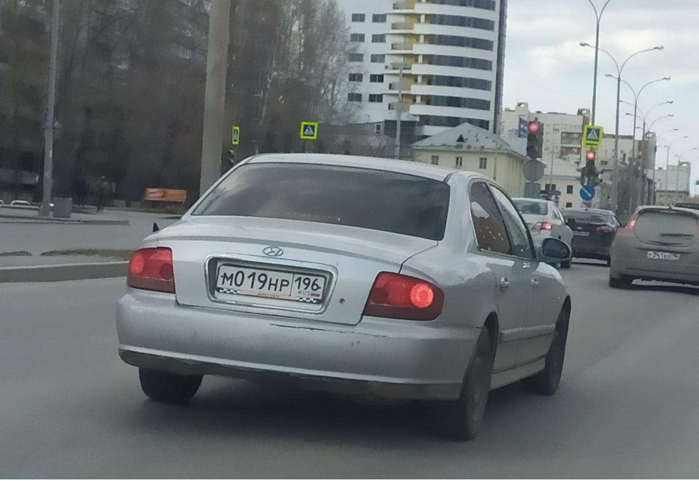 Автомобиль госномер М019НР196