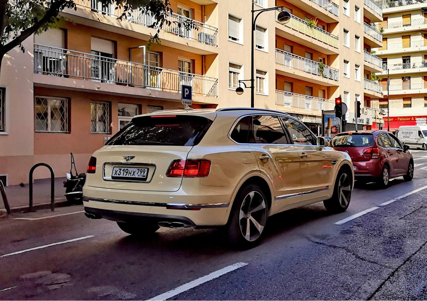 Автомобиль госномер Х319НХ799