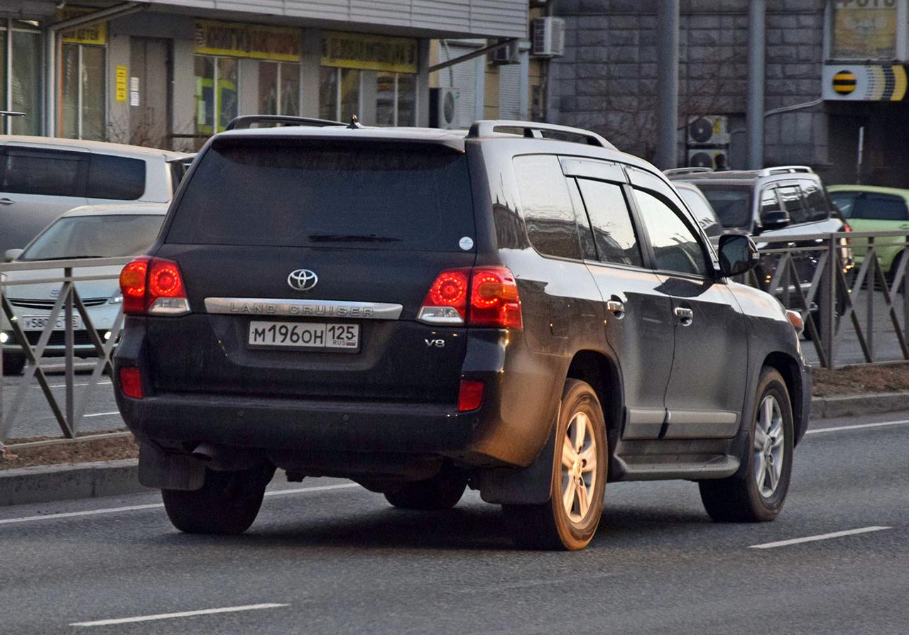 Автомобиль госномер М196ОН125