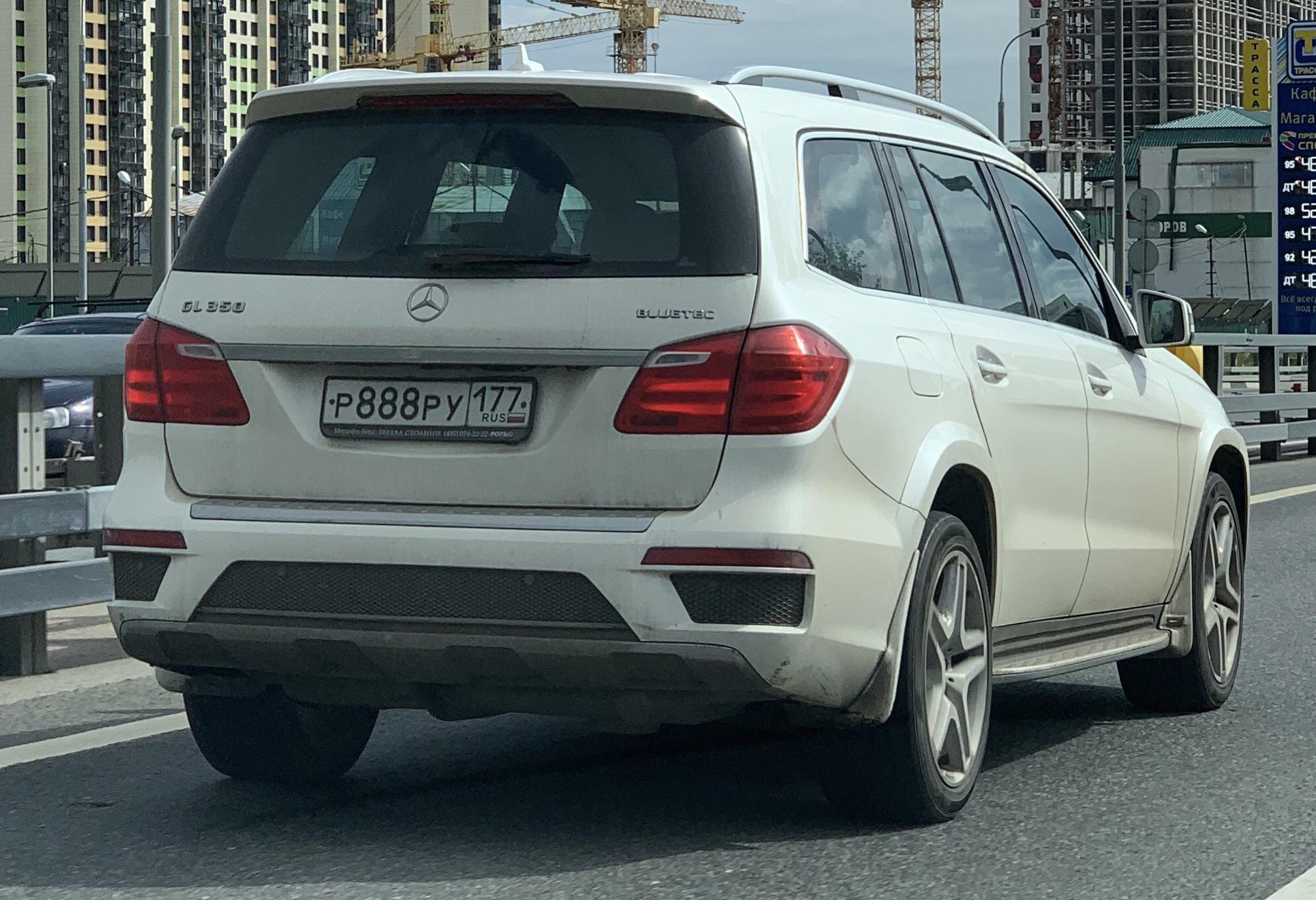 Автомобиль госномер Р888РУ177
