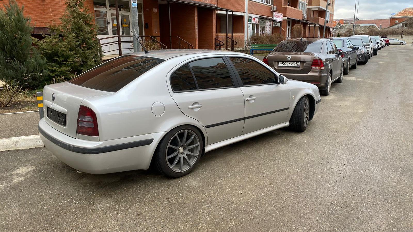 Автомобиль госномер С561АК193