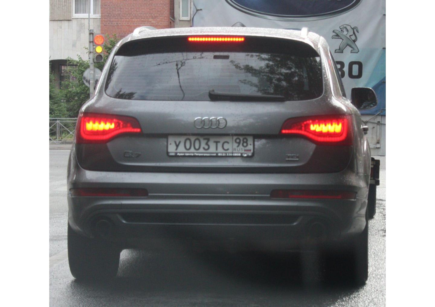 Автомобиль госномер У003ТС98