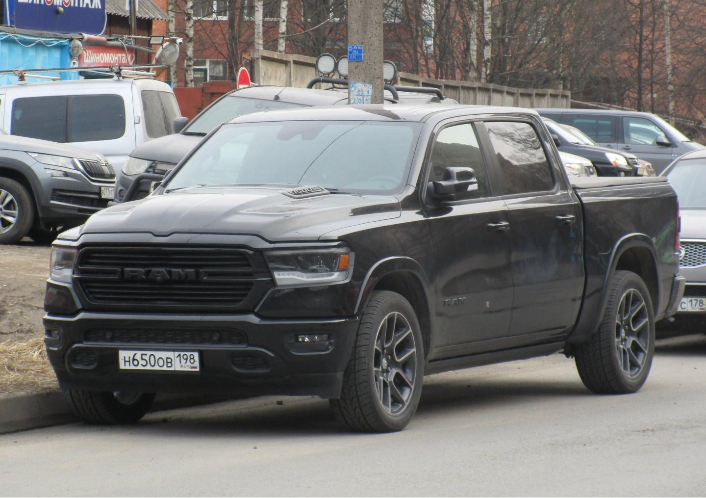 Автомобиль госномер Н650ОВ198
