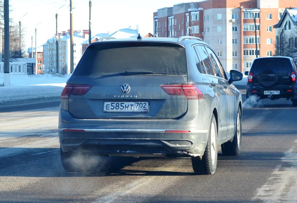 Автомобиль госномер Е585НТ702