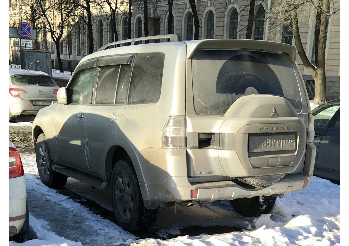 Автомобиль госномер Р888УУ178