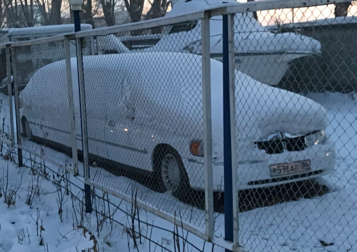 Автомобиль госномер Р596АЕ186