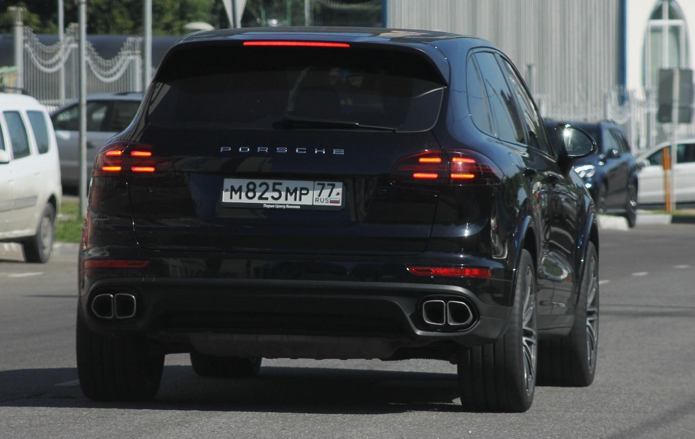 Автомобиль госномер М825МР77