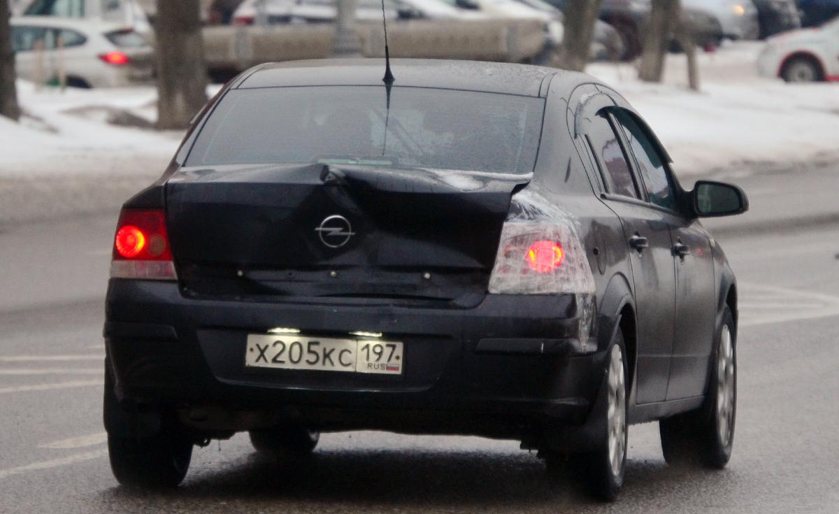 Автомобиль госномер Х205КС197