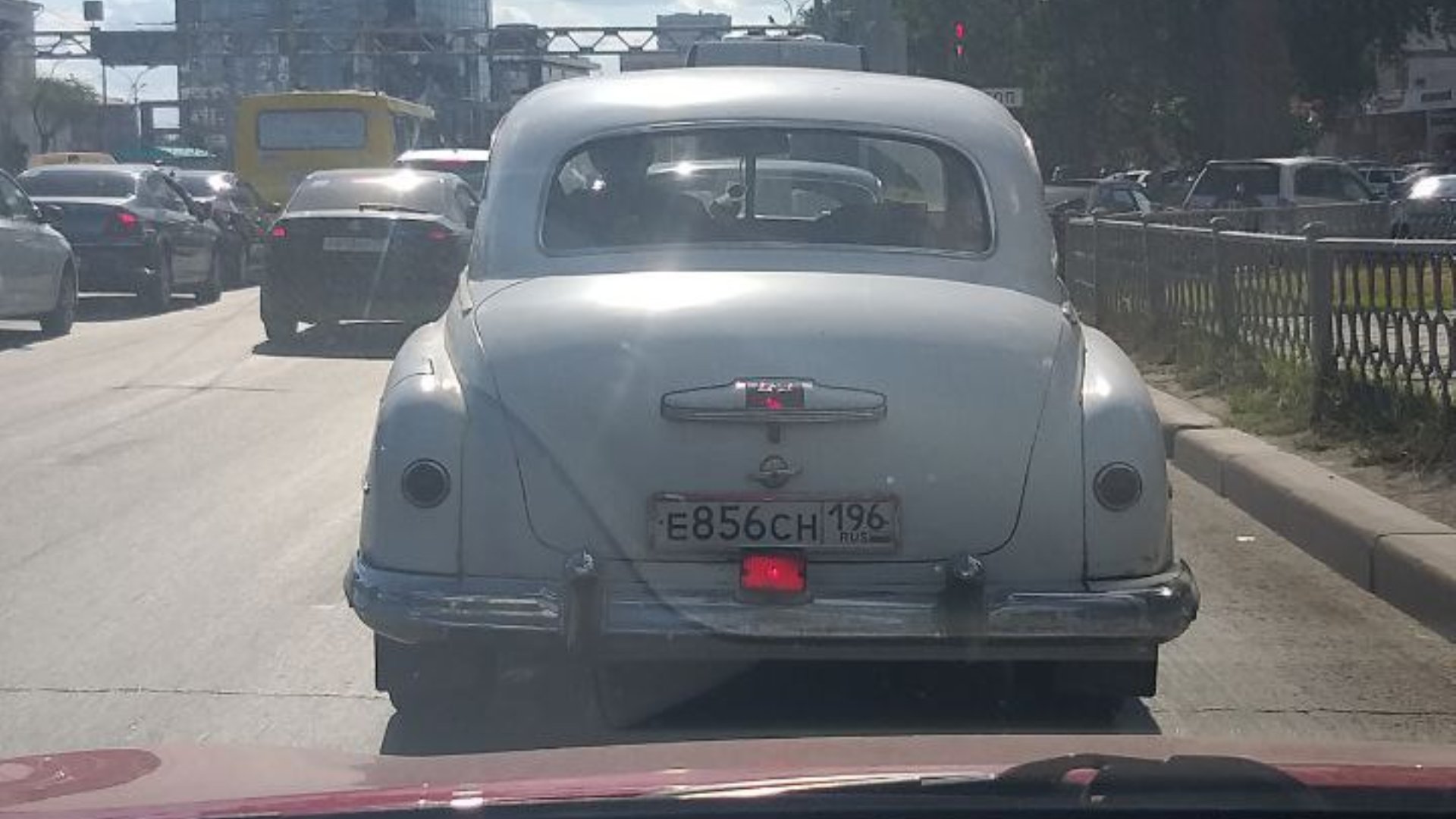 Автомобиль госномер Е856СН196